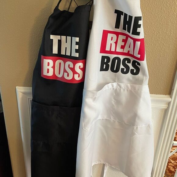Men and Women’s Apron Sets The Boss The Real Boss Black and White - Picture 1 of 12